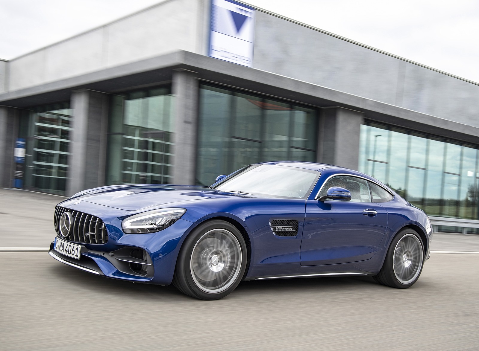 2020 Mercedes-AMG GT Coupe (Color: Brilliant Blue Metallic) Front Three-Quarter Wallpapers #72 of 136