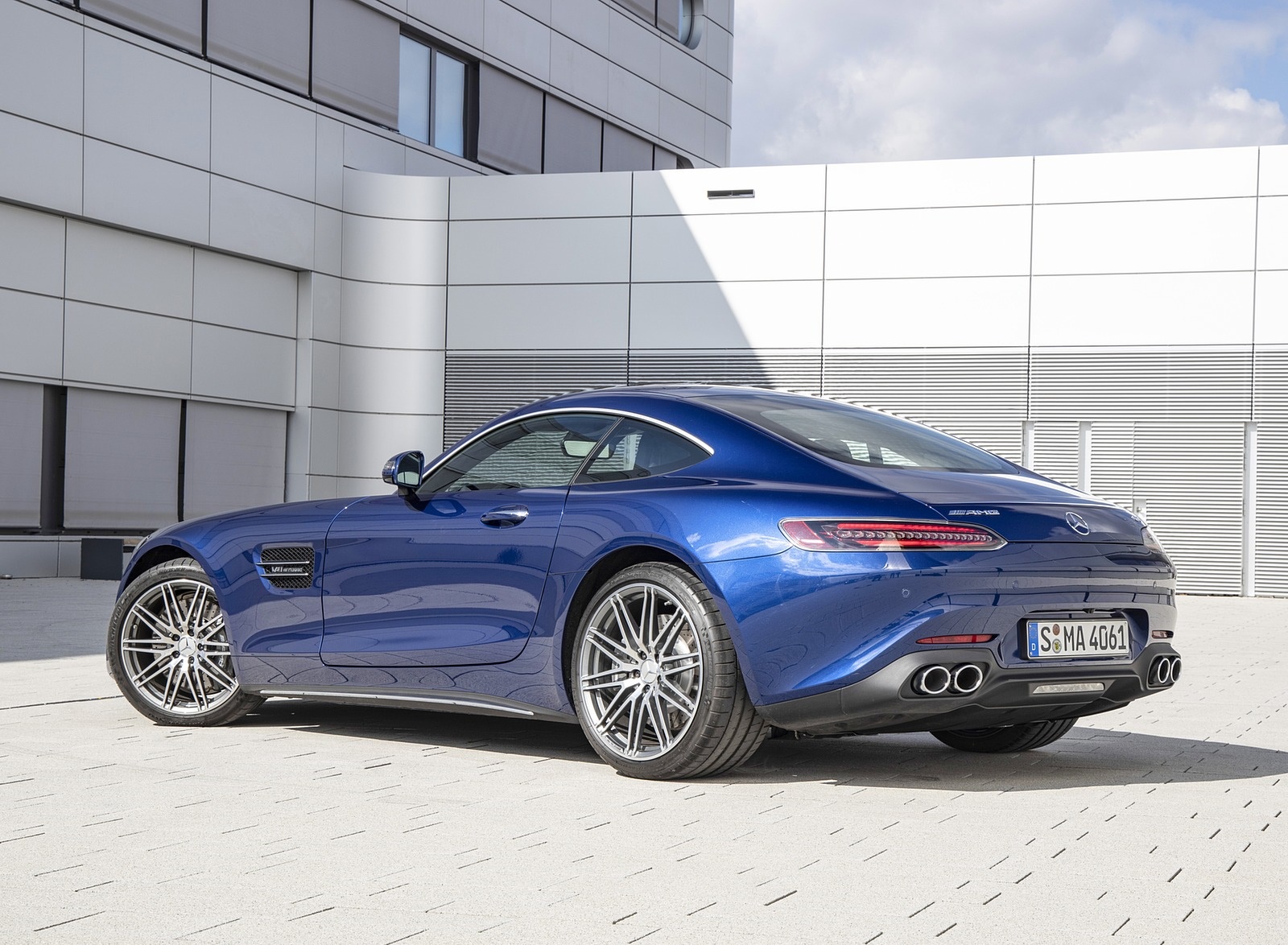 2020 Mercedes-AMG GT Coupe (Color: Brilliant Blue Metallic) Rear Three-Quarter Wallpapers #76 of 136