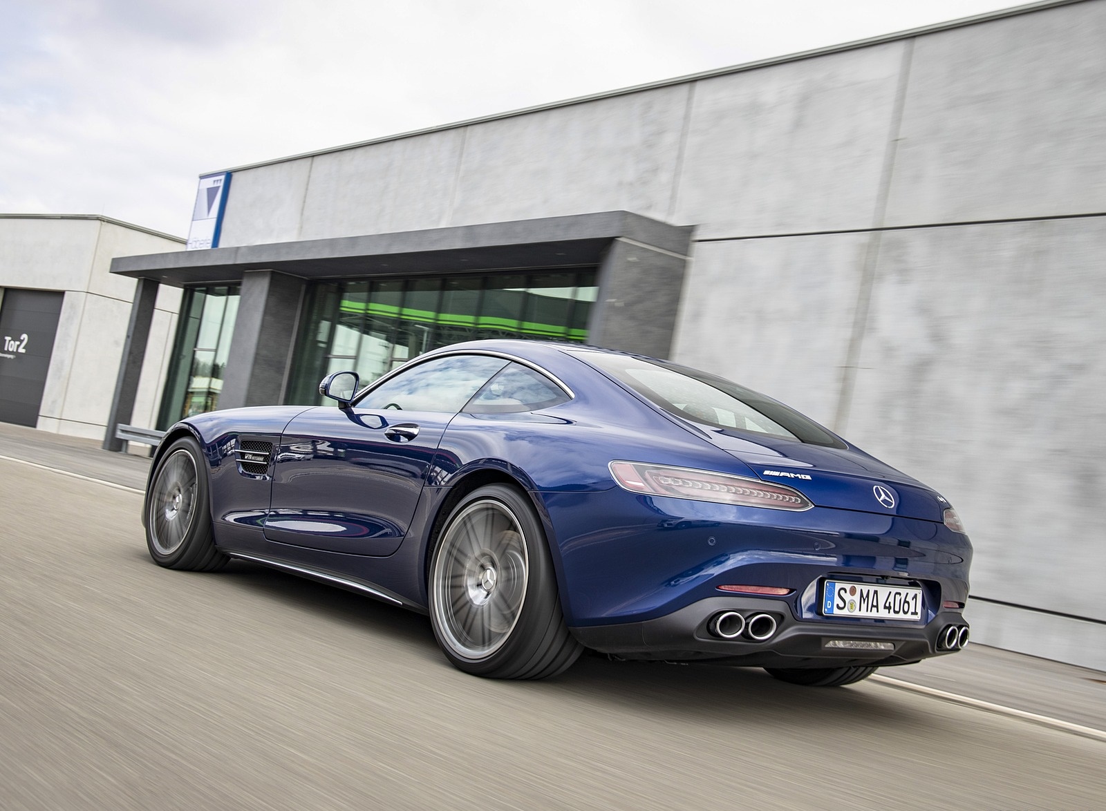 2020 Mercedes-AMG GT Coupe (Color: Brilliant Blue Metallic) Rear Three-Quarter Wallpapers #73 of 136