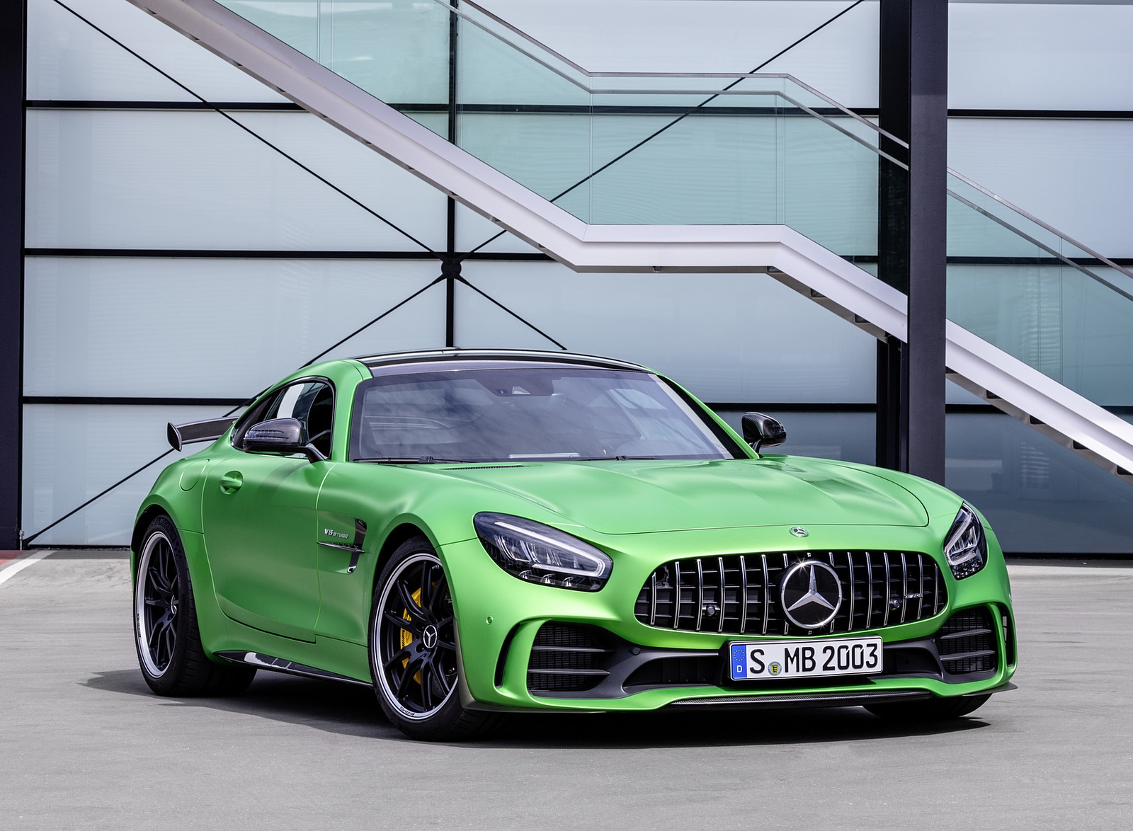 2020 Mercedes-AMG GT R (Color: Green Hell Magno) Front Three-Quarter Wallpapers #87 of 136
