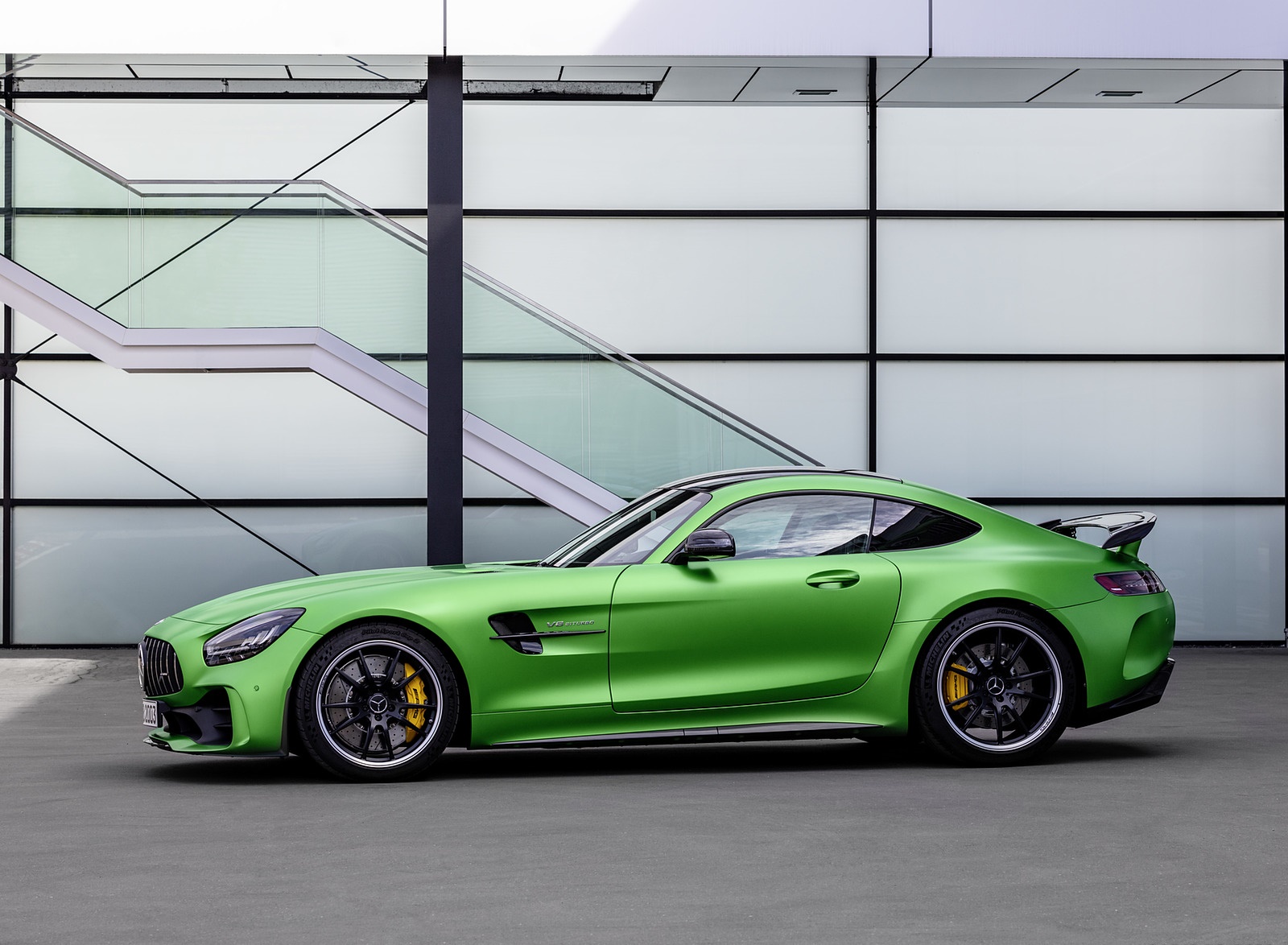 2020 Mercedes-AMG GT R (Color: Green Hell Magno) Side Wallpapers #91 of 136