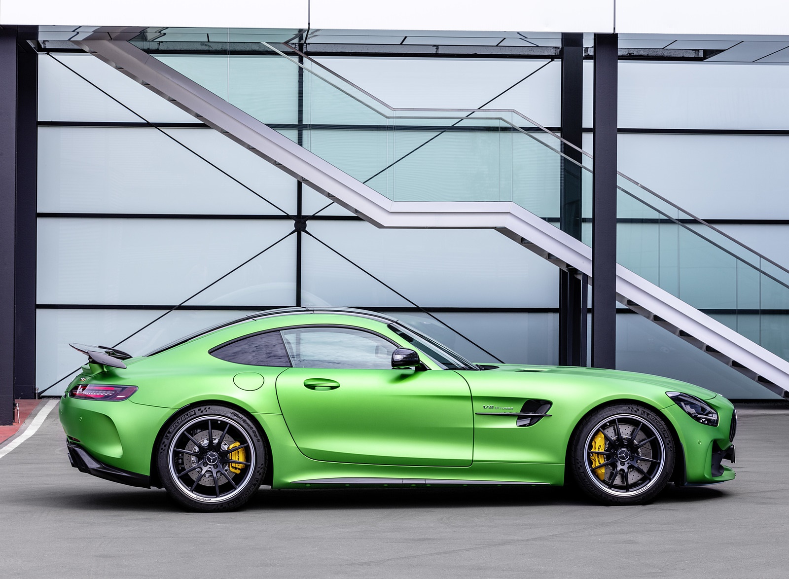 2020 Mercedes-AMG GT R (Color: Green Hell Magno) Side Wallpapers #92 of 136