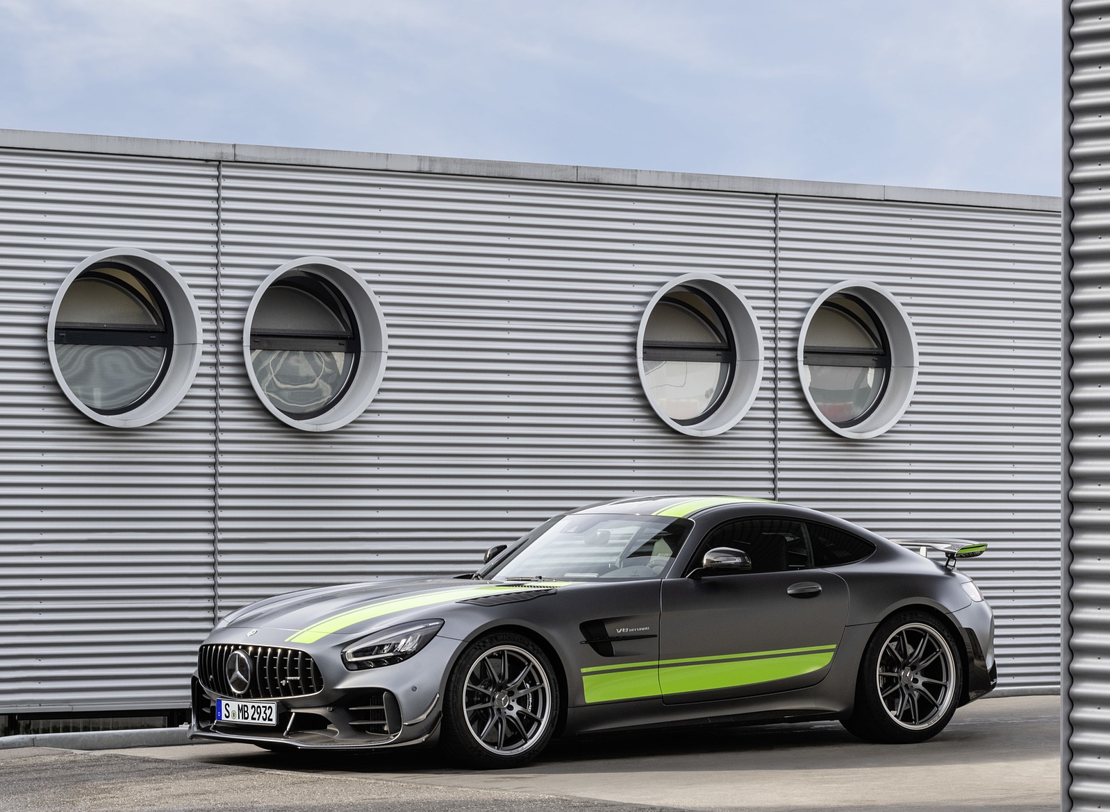 2020 Mercedes-AMG GT R Pro (Color: Selenite Grey Magno) Front Three-Quarter Wallpapers #23 of 47