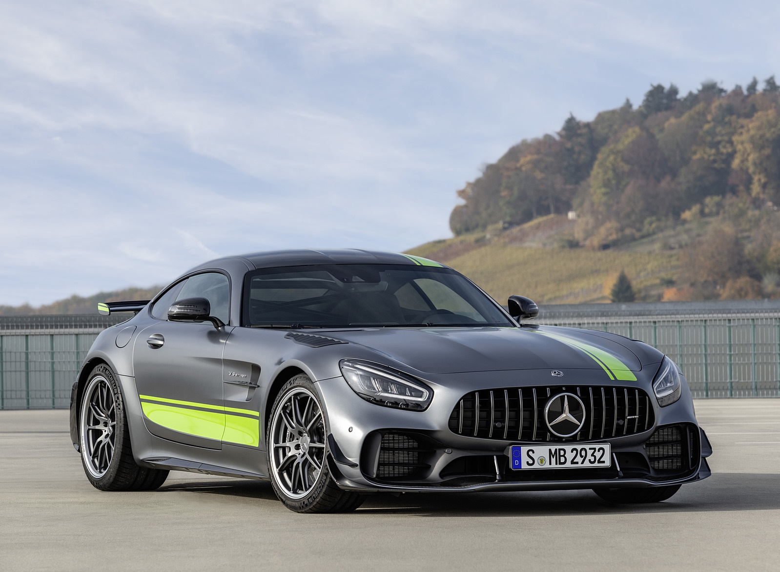 2020 Mercedes-AMG GT R Pro (Color: Selenite Grey Magno) Front Three-Quarter Wallpapers #24 of 47