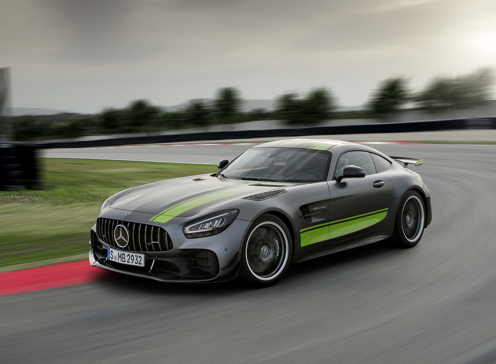 2020 Mercedes-AMG GT R Pro (Color: Selenite Grey Magno) Front Three-Quarter Wallpapers #32 of 47