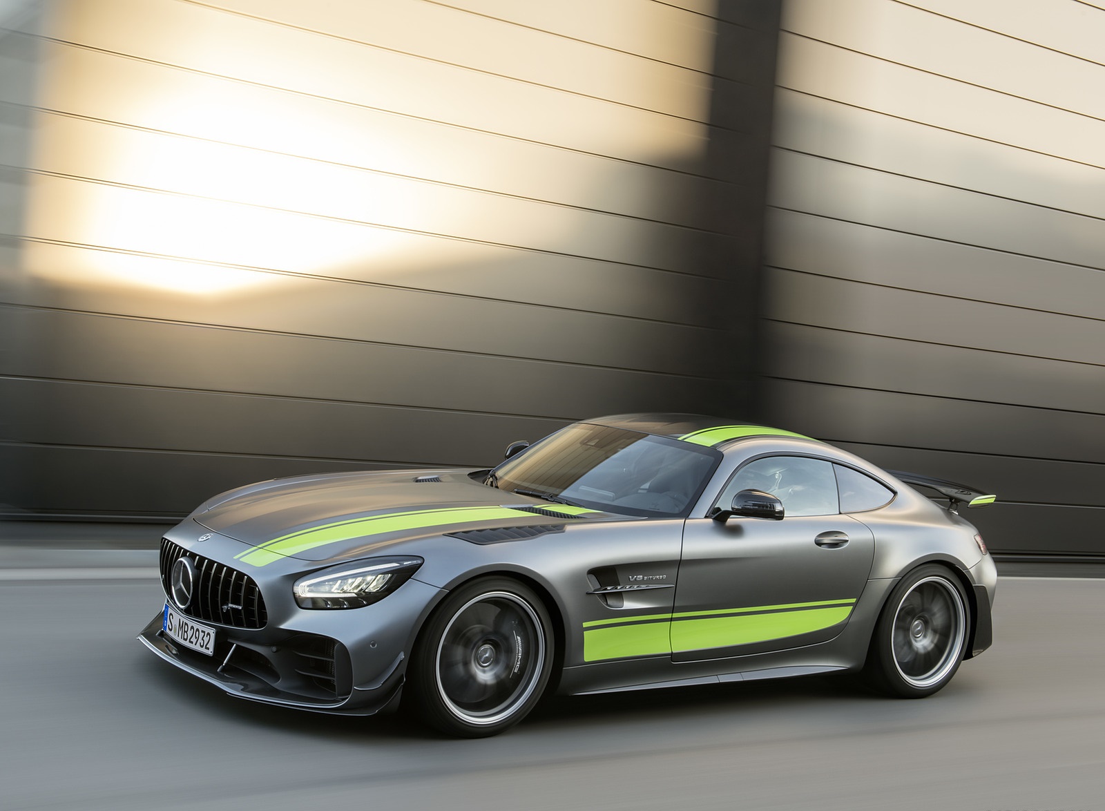 2020 Mercedes-AMG GT R Pro (Color: Selenite Grey Magno) Front Three-Quarter Wallpapers #33 of 47