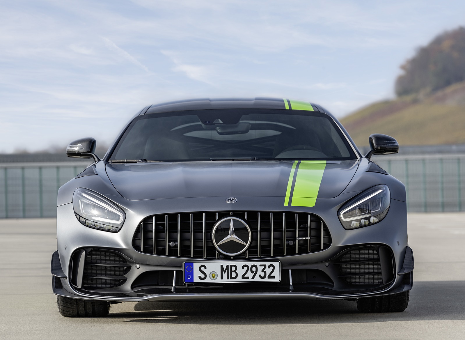 2020 Mercedes-AMG GT R Pro (Color: Selenite Grey Magno) Front Wallpapers #26 of 47