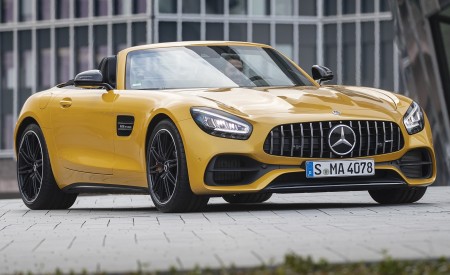 2020 Mercedes-AMG GT S Roadster (Color: AMG Solarbeam) Front Three-Quarter Wallpapers 450x275 (45)