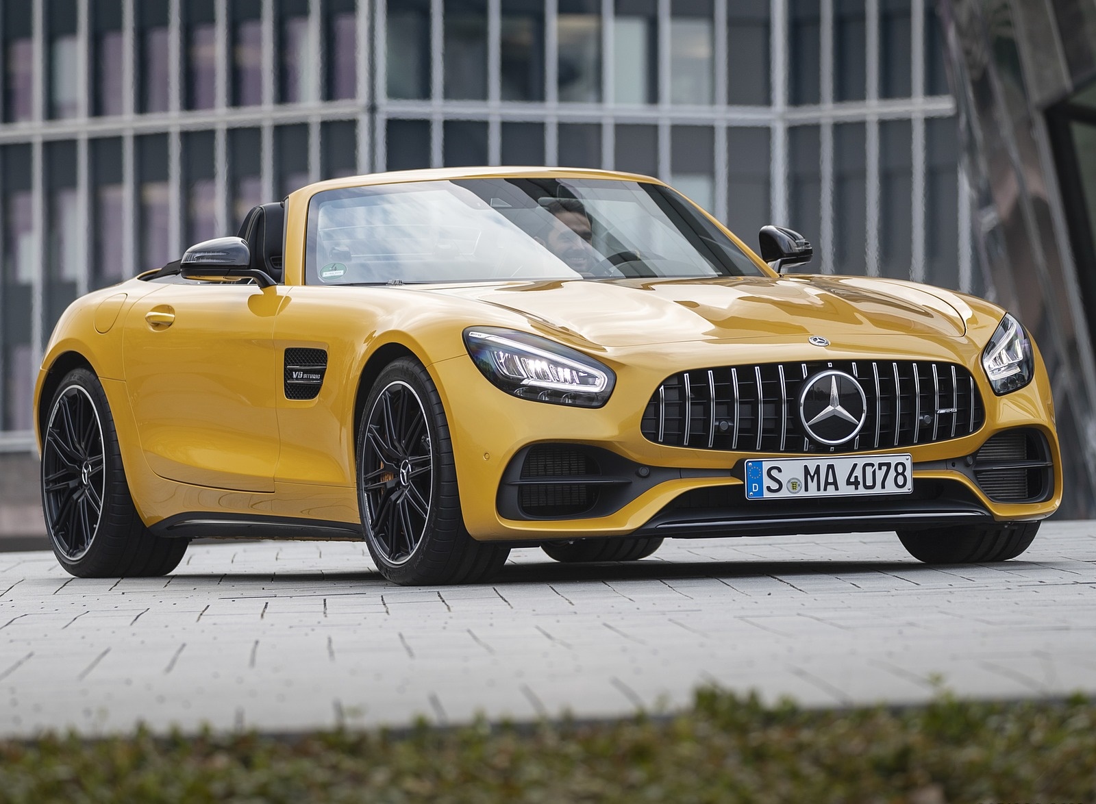 2020 Mercedes-AMG GT S Roadster (Color: AMG Solarbeam) Front Three-Quarter Wallpapers #45 of 136