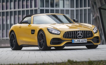 2020 Mercedes-AMG GT S Roadster (Color: AMG Solarbeam) Front Three-Quarter Wallpapers 450x275 (46)