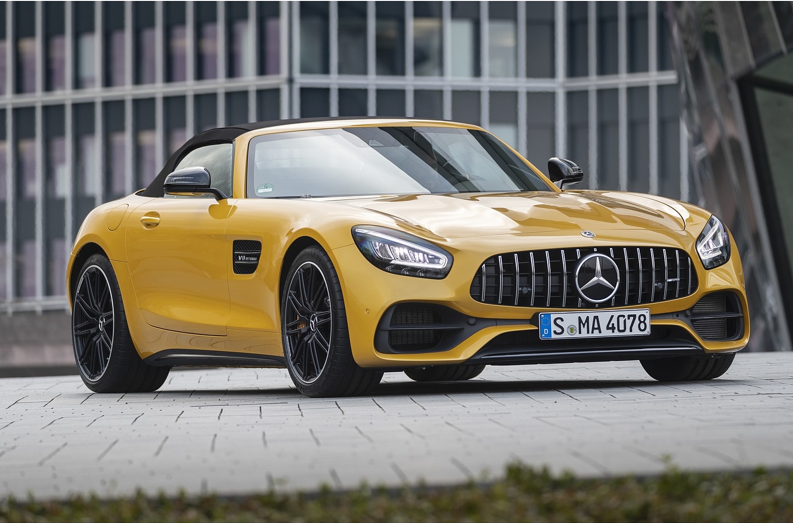 2020 Mercedes-AMG GT S Roadster (Color: AMG Solarbeam) Front Three-Quarter Wallpapers #46 of 136