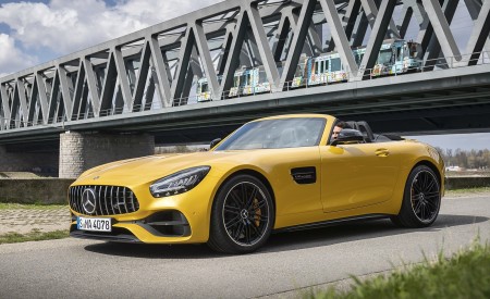 2020 Mercedes-AMG GT S Roadster (Color: AMG Solarbeam) Front Three-Quarter Wallpapers 450x275 (47)
