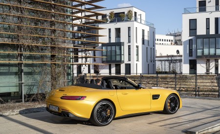 2020 Mercedes-AMG GT S Roadster (Color: AMG Solarbeam) Rear Three-Quarter Wallpapers 450x275 (48)