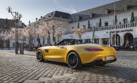 2020 Mercedes-AMG GT S Roadster (Color: AMG Solarbeam) Rear Three-Quarter Wallpapers 450x275 (53)
