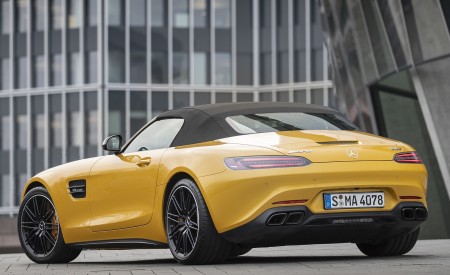 2020 Mercedes-AMG GT S Roadster (Color: AMG Solarbeam) Rear Three-Quarter Wallpapers 450x275 (51)