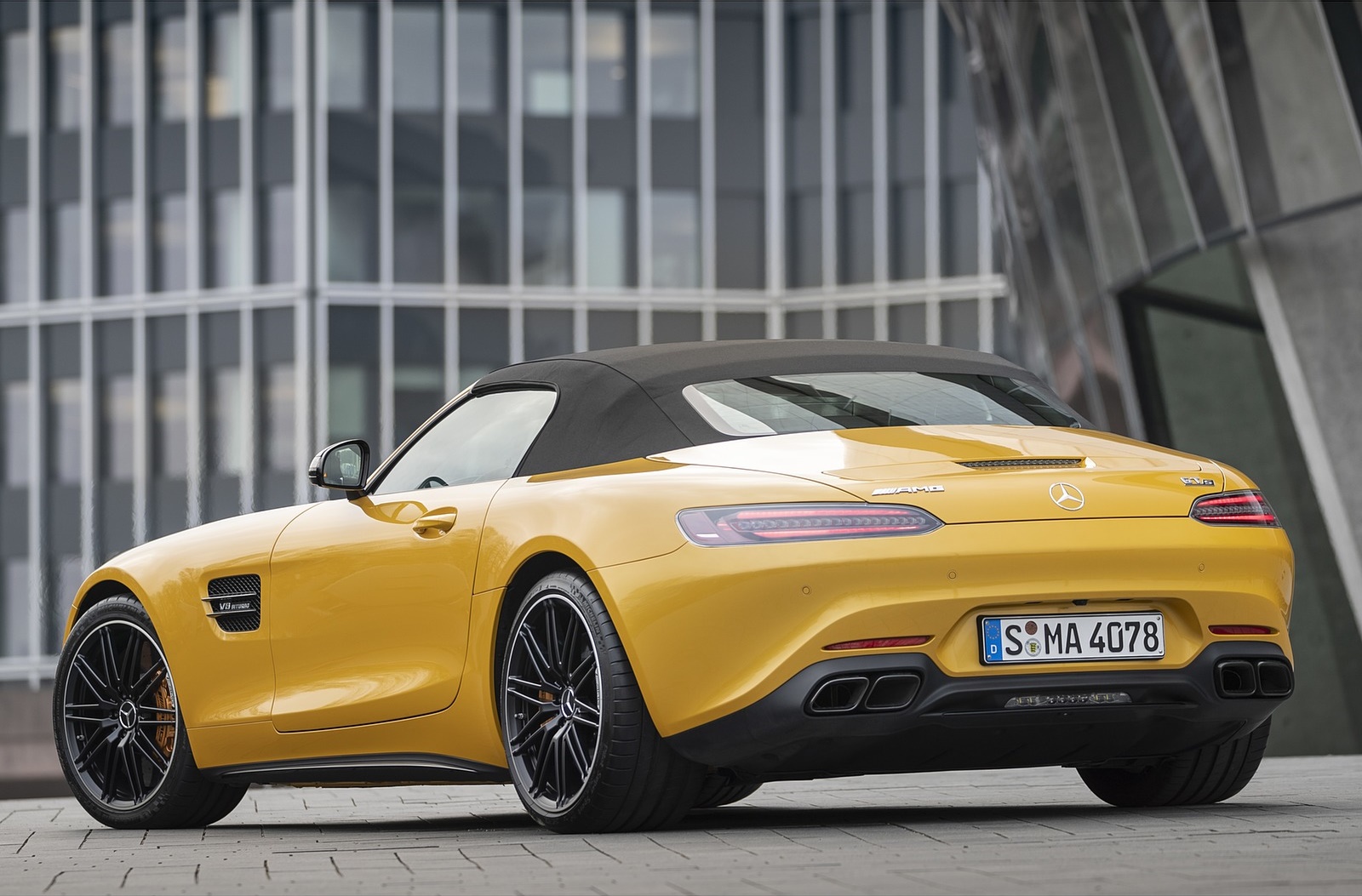 2020 Mercedes-AMG GT S Roadster (Color: AMG Solarbeam) Rear Three-Quarter Wallpapers #51 of 136