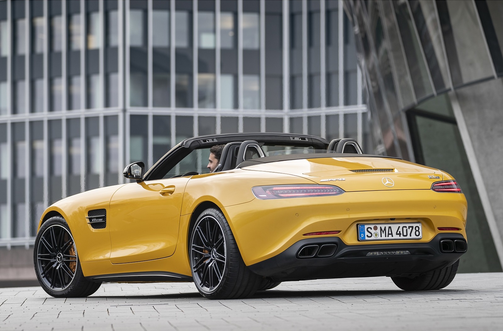 2020 Mercedes-AMG GT S Roadster (Color: AMG Solarbeam) Rear Three-Quarter Wallpapers #52 of 136
