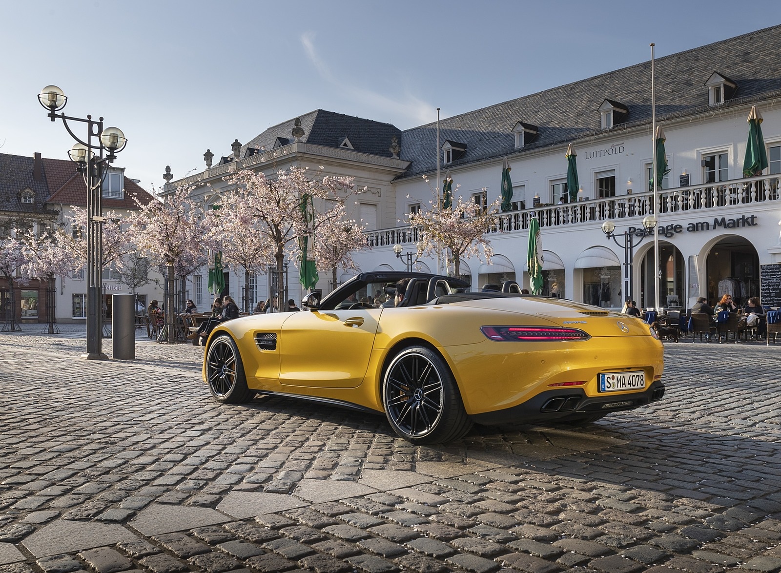 2020 Mercedes-AMG GT S Roadster (Color: AMG Solarbeam) Rear Three-Quarter Wallpapers #53 of 136