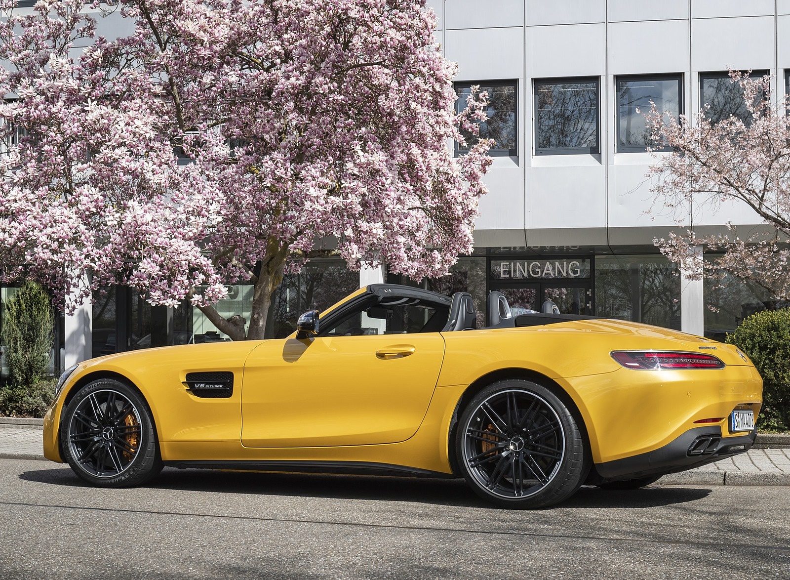 2020 Mercedes-AMG GT S Roadster (Color: AMG Solarbeam) Side Wallpapers #56 of 136