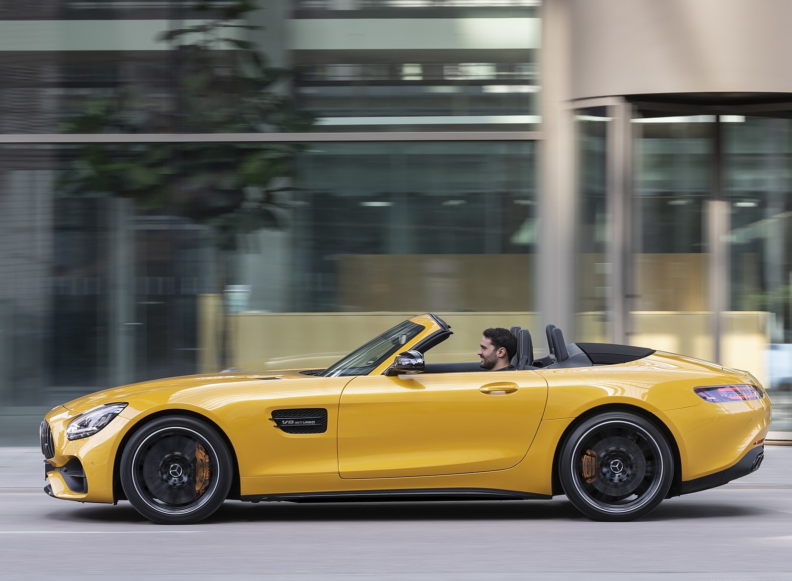 2020 Mercedes-AMG GT S Roadster (Color: AMG Solarbeam) Side Wallpapers #44 of 136