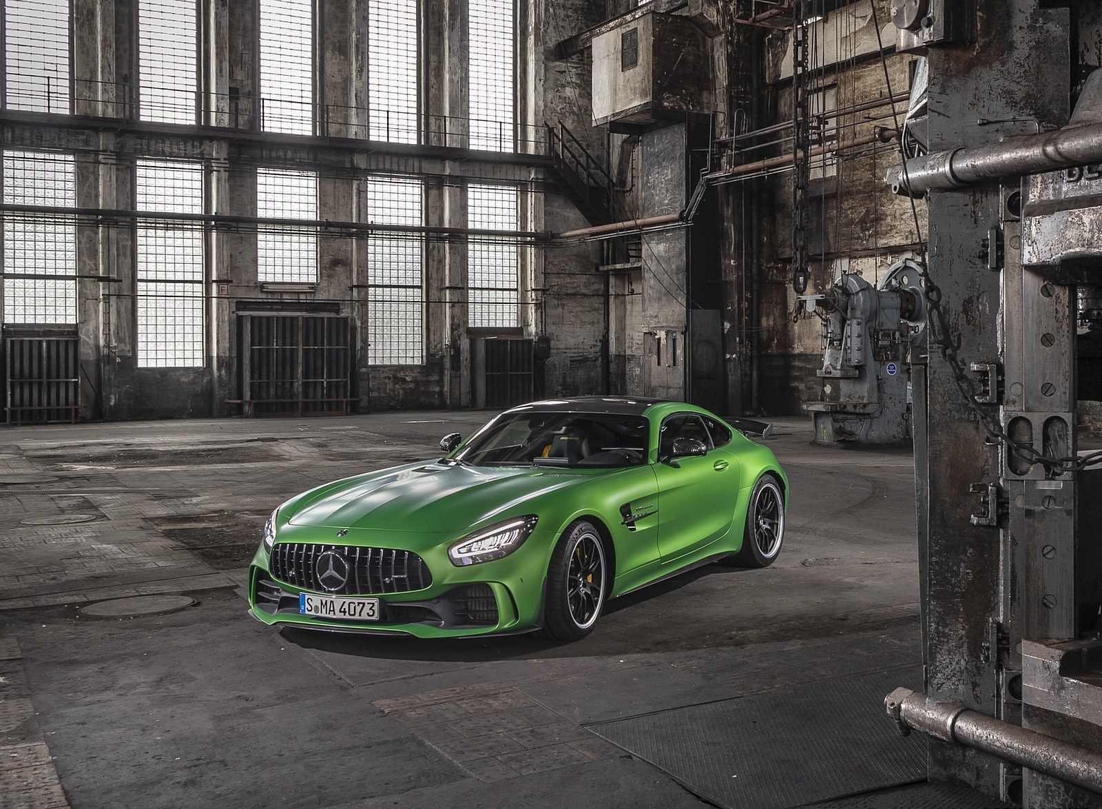 2020 Mercedes-AMG R Coupe (Color: Green Hell Magno) Front Three-Quarter Wallpapers #21 of 136