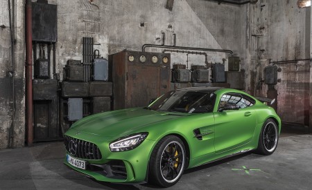 2020 Mercedes-AMG R Coupe (Color: Green Hell Magno) Front Three-Quarter Wallpapers 450x275 (25)