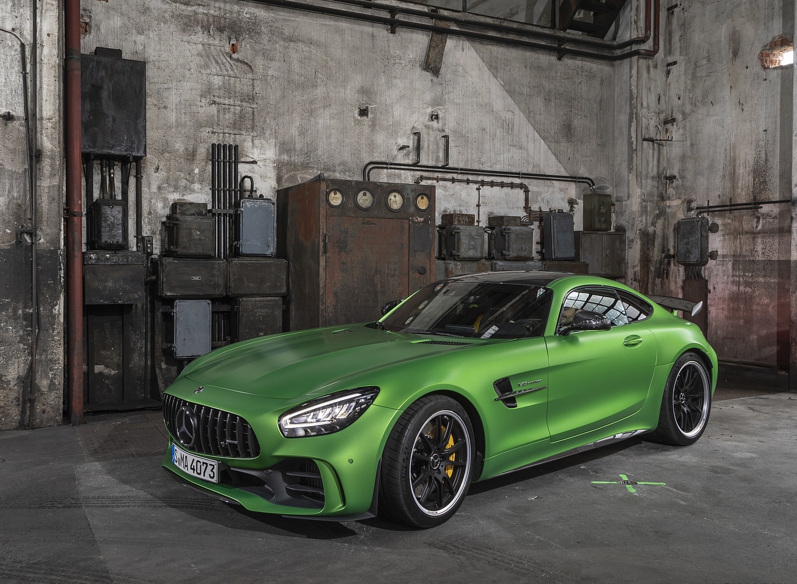 2020 Mercedes-AMG R Coupe (Color: Green Hell Magno) Front Three-Quarter Wallpapers #25 of 136