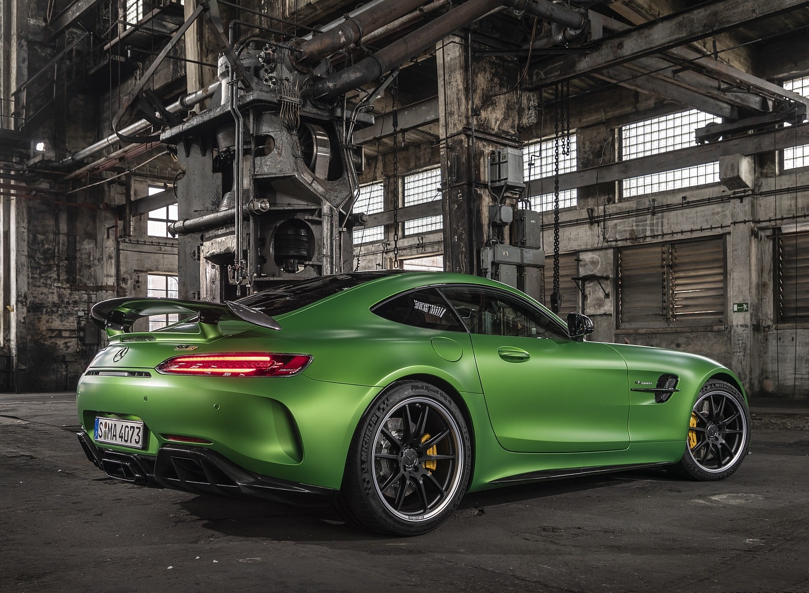 2020 Mercedes-AMG R Coupe (Color: Green Hell Magno) Rear Three-Quarter Wallpapers #28 of 136