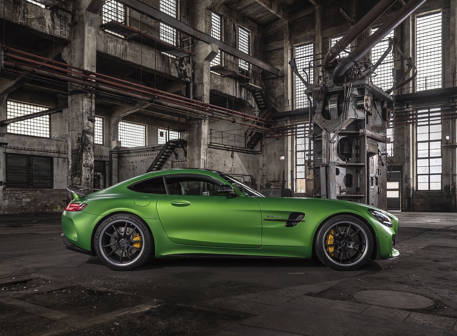 2020 Mercedes-AMG R Coupe (Color: Green Hell Magno) Side Wallpapers #29 of 136
