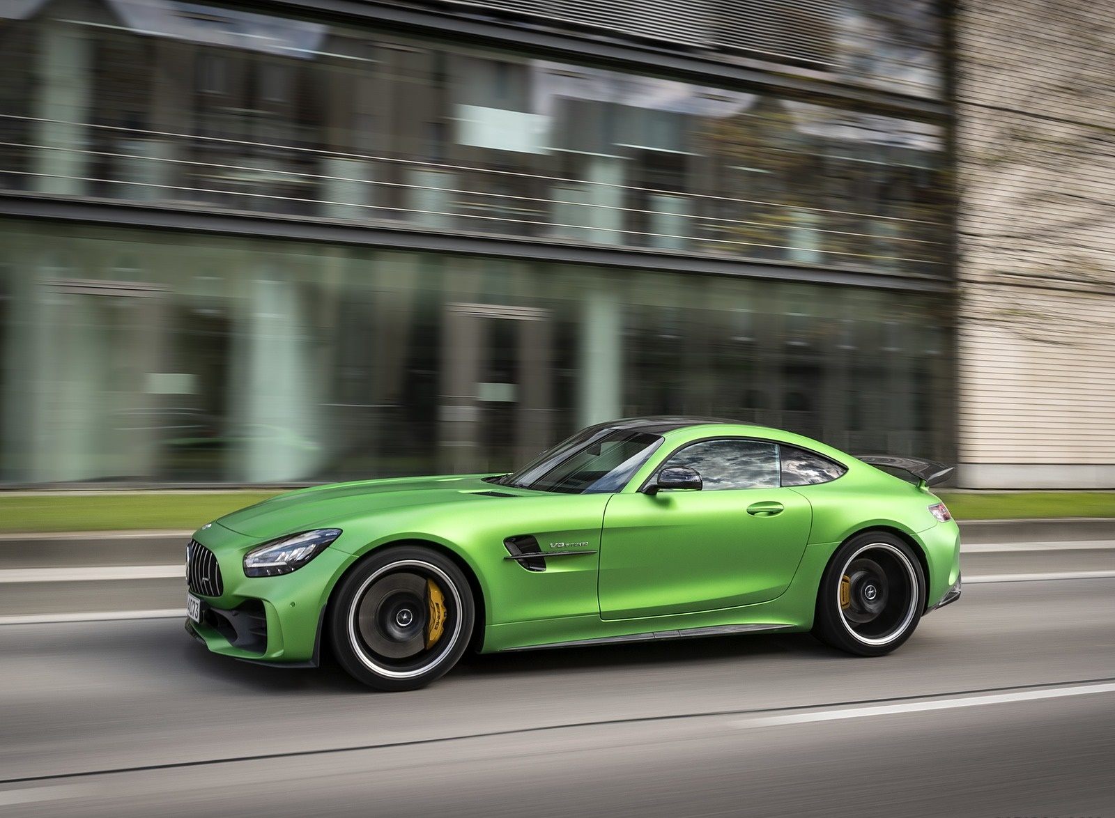 2020 Mercedes-AMG R Coupe (Color: Green Hell Magno) Side Wallpapers #19 of 136
