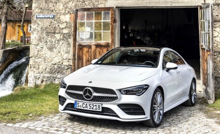 2020 Mercedes-Benz CLA 220 d Coupe AMG Line (Color: Digital White Metallic) Front Three-Quarter Wallpapers 450x275 (44)