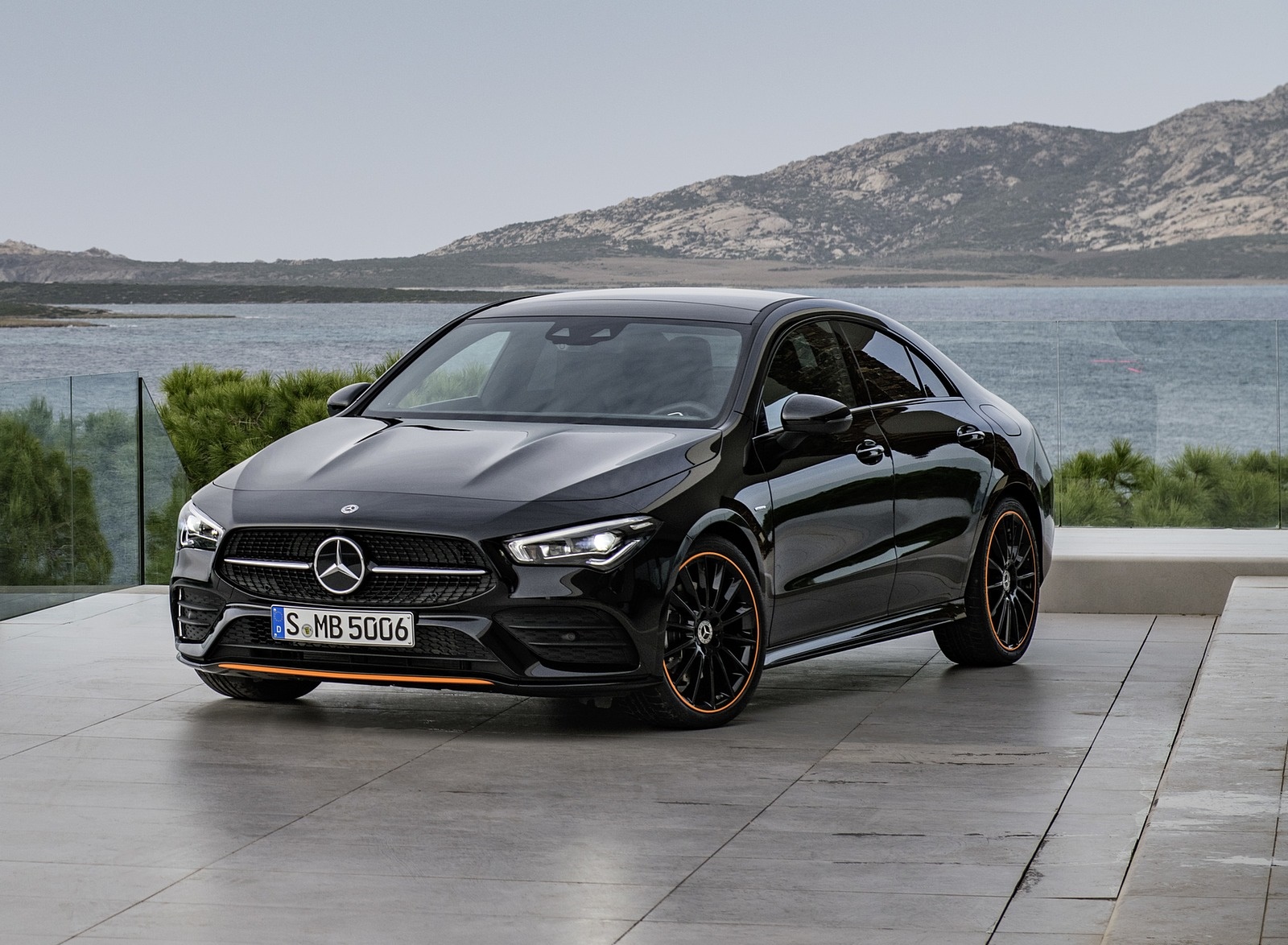 2020 Mercedes-Benz CLA 250 Coupe Edition Orange Art AMG Line (Color: Cosmos Black) Front Three-Quarter Wallpapers #107 of 133