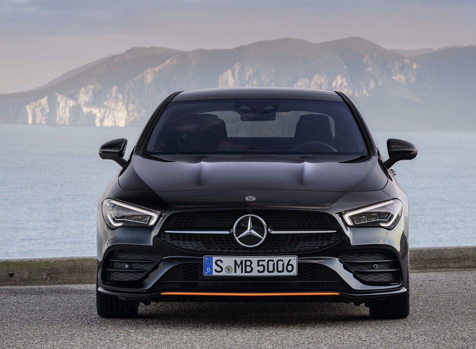 2020 Mercedes-Benz CLA 250 Coupe Edition Orange Art AMG Line (Color: Cosmos Black) Front Wallpapers #97 of 133