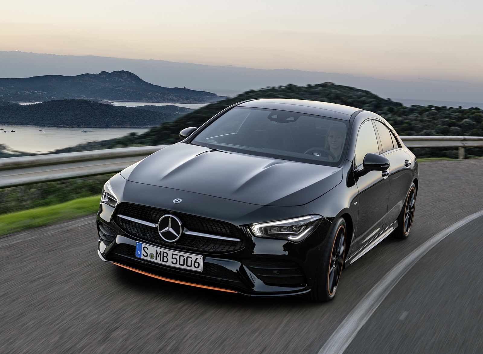 2020 Mercedes-Benz CLA 250 Coupe Edition Orange Art AMG Line (Color: Cosmos Black) Front Wallpapers #101 of 133