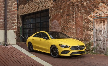 2020 Mercedes-Benz CLA 250 Coupe (US-Spec) Front Three-Quarter Wallpapers 450x275 (63)