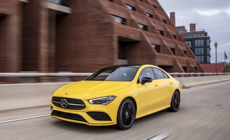 2020 Mercedes-Benz CLA 250 Coupe (US-Spec) Front Three-Quarter Wallpapers 450x275 (54)