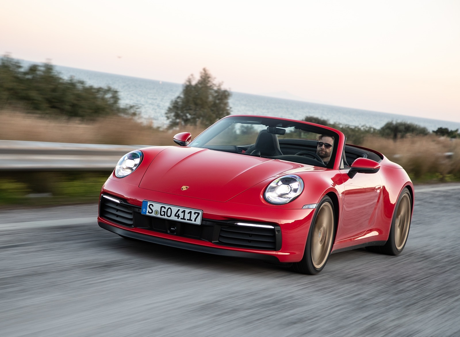 2020 Porsche 911 Carrera 4S Cabriolet (Color: India Red) Front Three-Quarter Wallpapers #48 of 193
