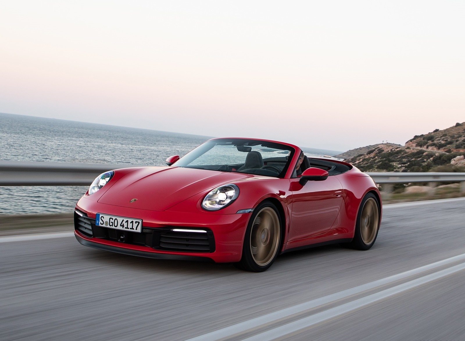 2020 Porsche 911 Carrera 4S Cabriolet (Color: India Red) Front Three-Quarter Wallpapers #65 of 193