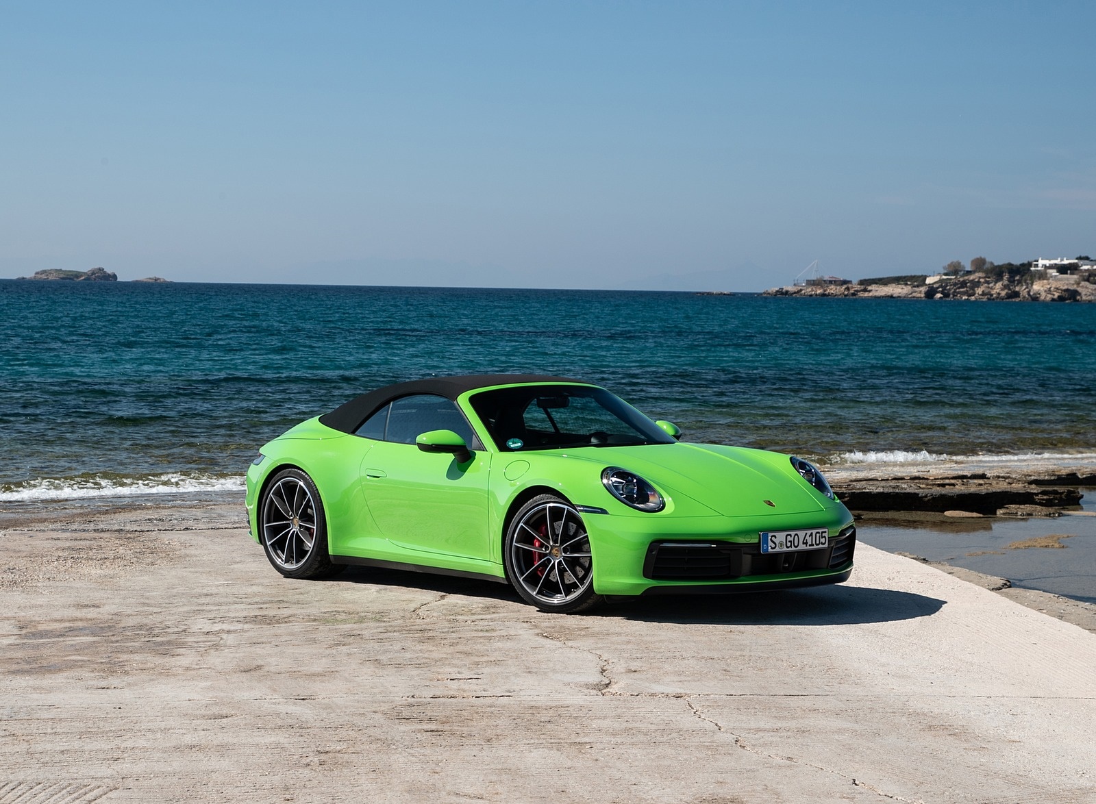 2020 Porsche 911 Carrera S Cabriolet (Color: Lizard Green) Front Three-Quarter Wallpapers #20 of 193