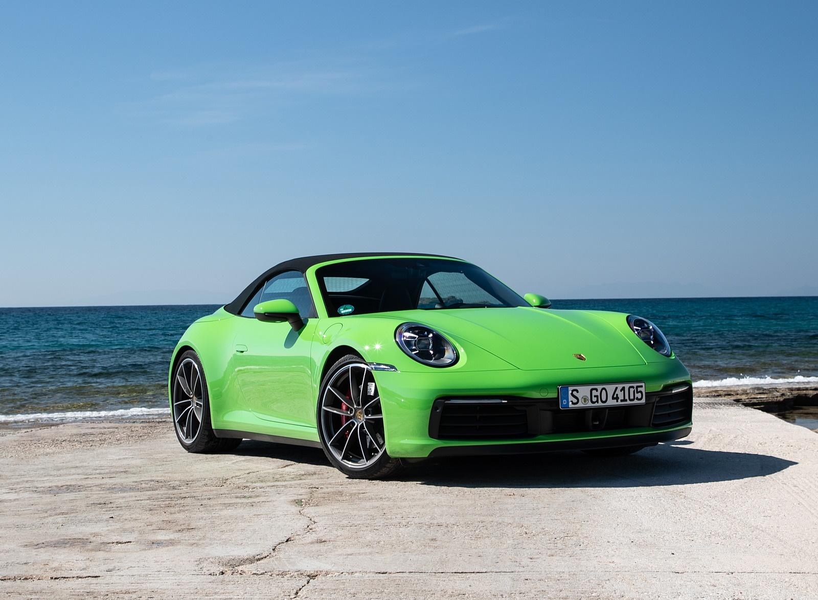 2020 Porsche 911 Carrera S Cabriolet (Color: Lizard Green) Front Three-Quarter Wallpapers #21 of 193