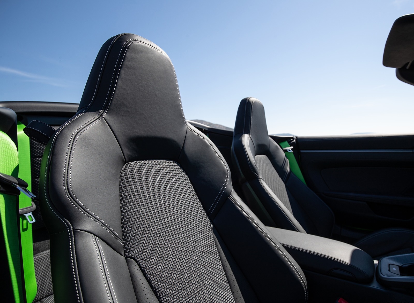 2020 Porsche 911 Carrera S Cabriolet (Color: Lizard Green) Interior Seats Wallpapers #40 of 193