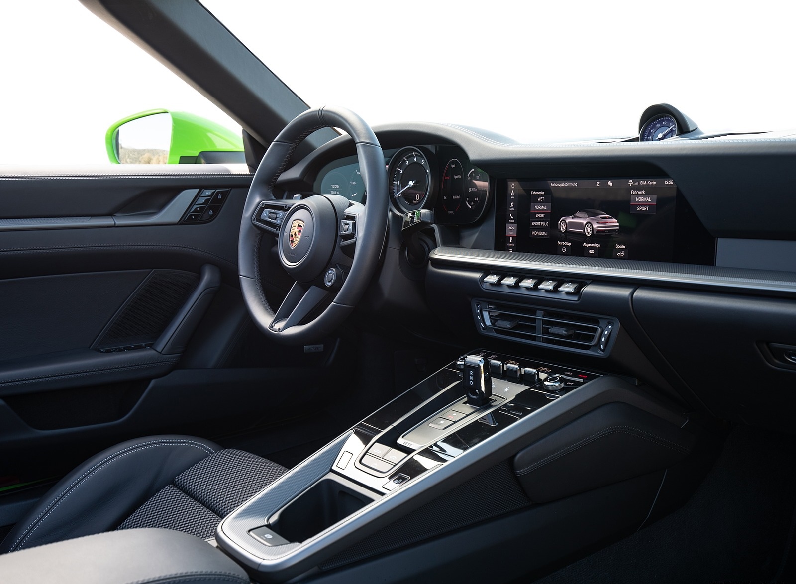 2020 Porsche 911 Carrera S Cabriolet (Color: Lizard Green) Interior Wallpapers #44 of 193