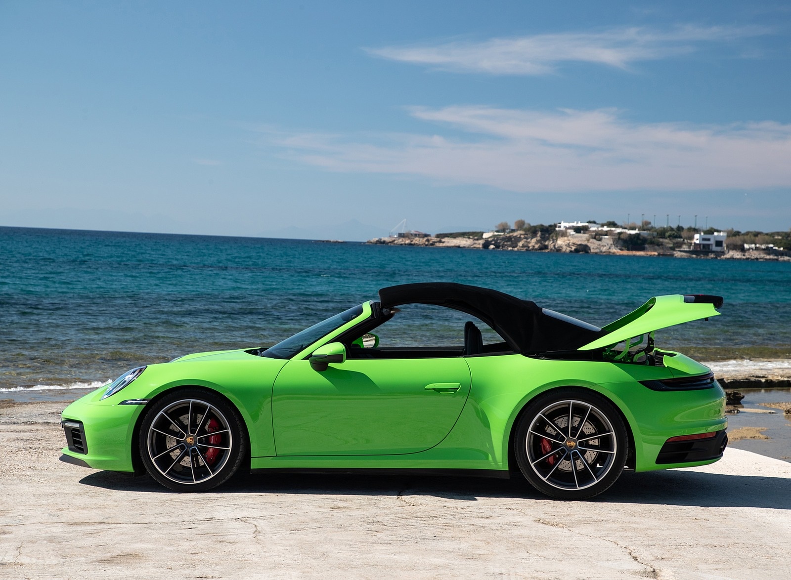 2020 Porsche 911 Carrera S Cabriolet (Color: Lizard Green) Side Wallpapers #30 of 193