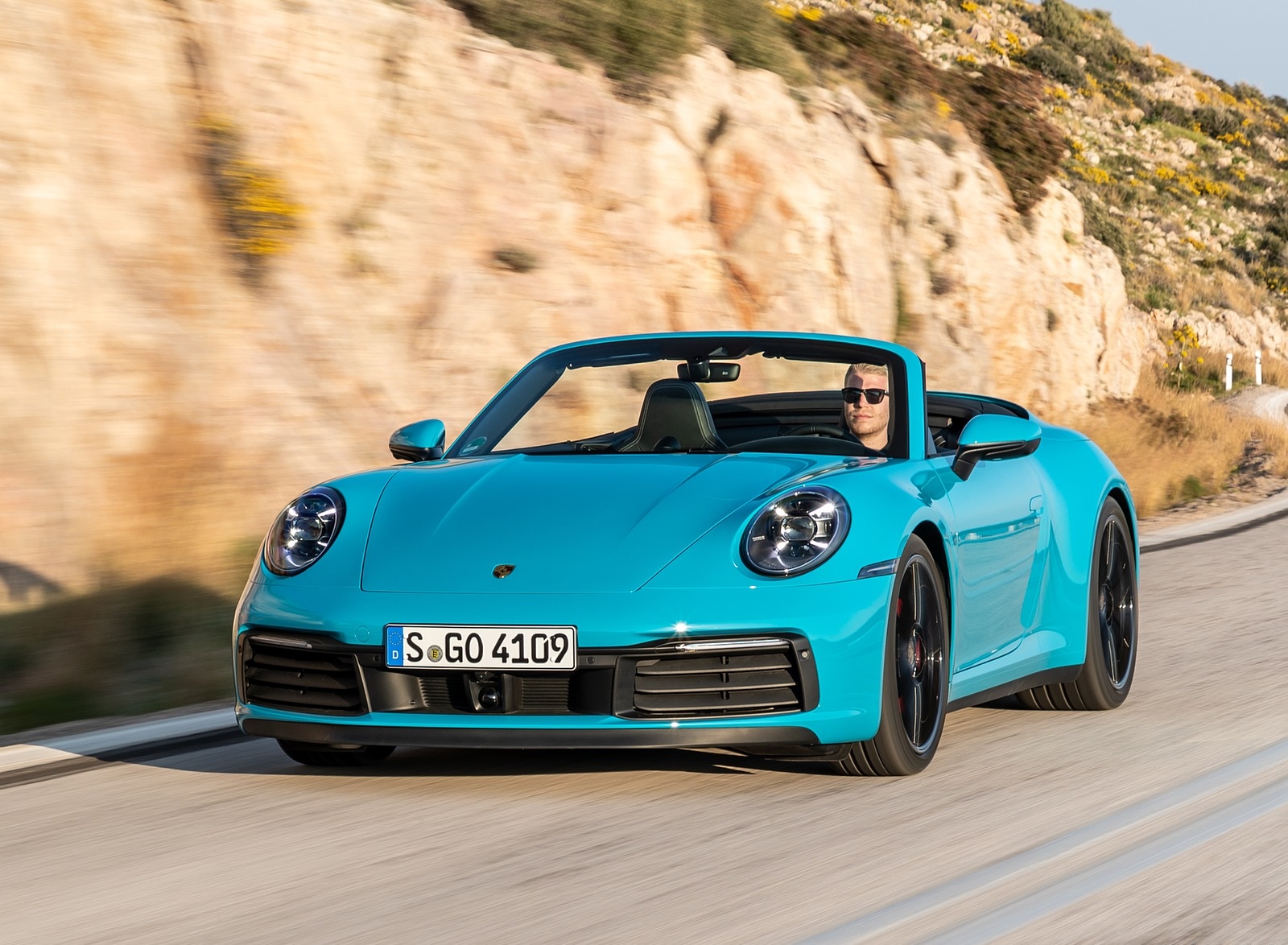 2020 Porsche 911 Carrera S Cabriolet (Color: Miami Blue) Front Wallpapers #85 of 193