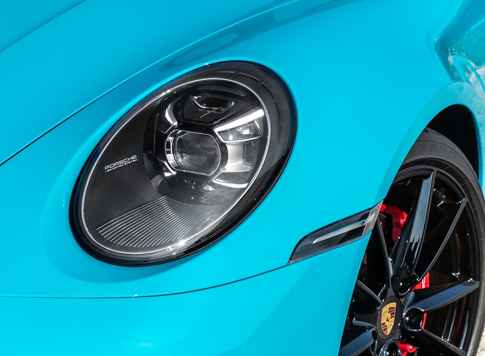 2020 Porsche 911 Carrera S Cabriolet (Color: Miami Blue) Headlight Wallpapers #101 of 193