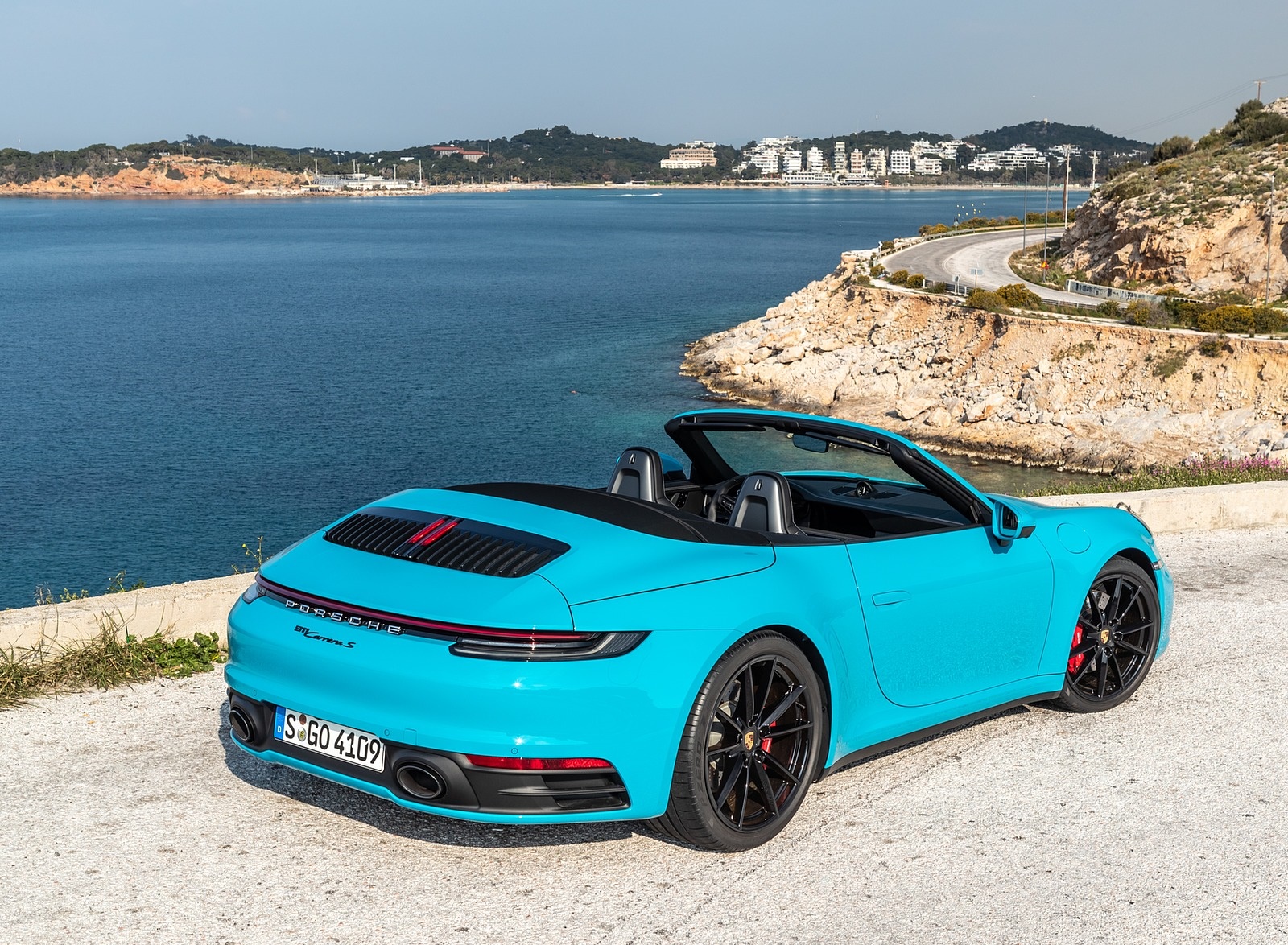 2020 Porsche 911 Carrera S Cabriolet (Color: Miami Blue) Rear Three-Quarter Wallpapers #95 of 193