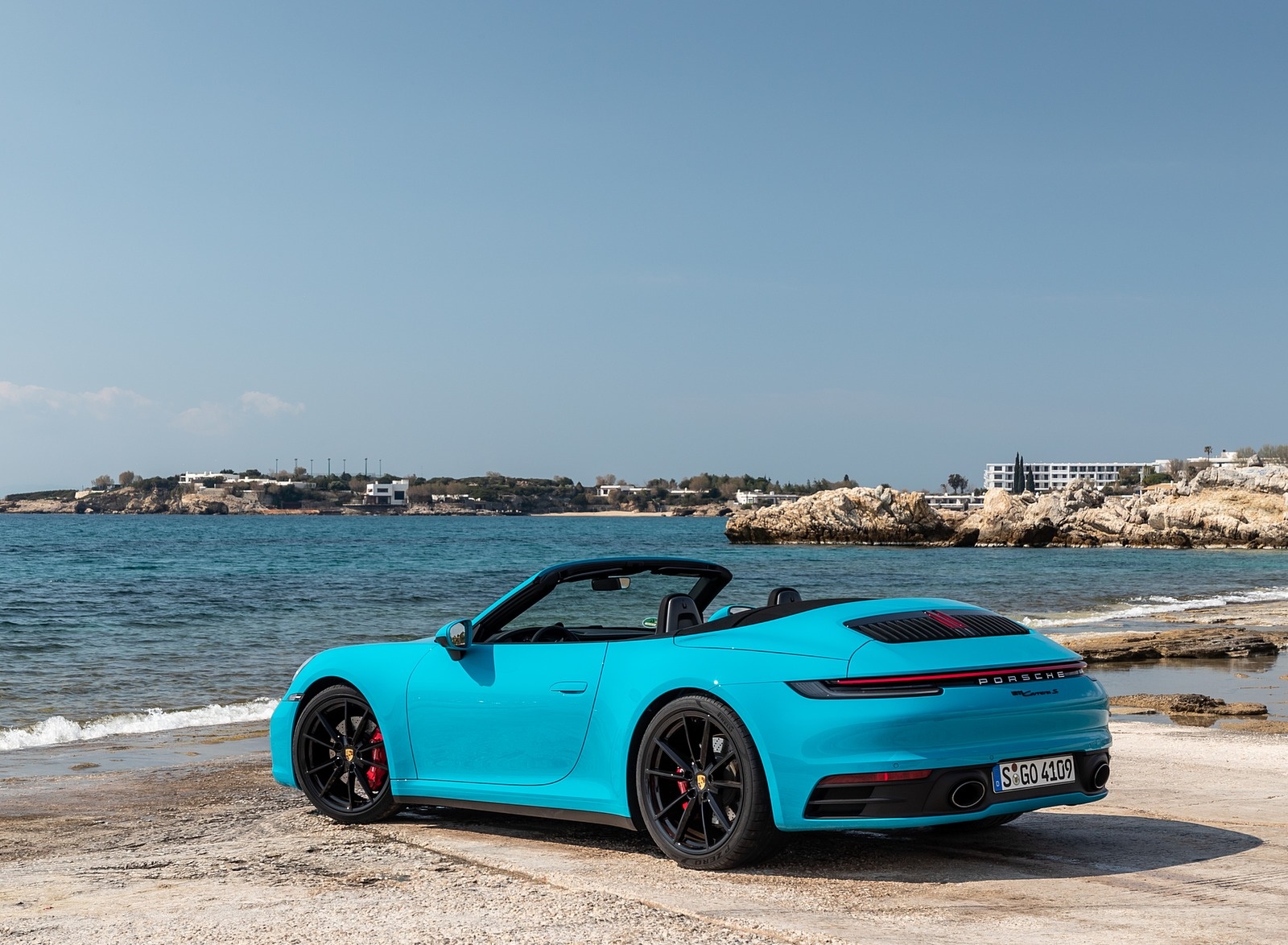 2020 Porsche 911 Carrera S Cabriolet (Color: Miami Blue) Rear Three-Quarter Wallpapers #96 of 193