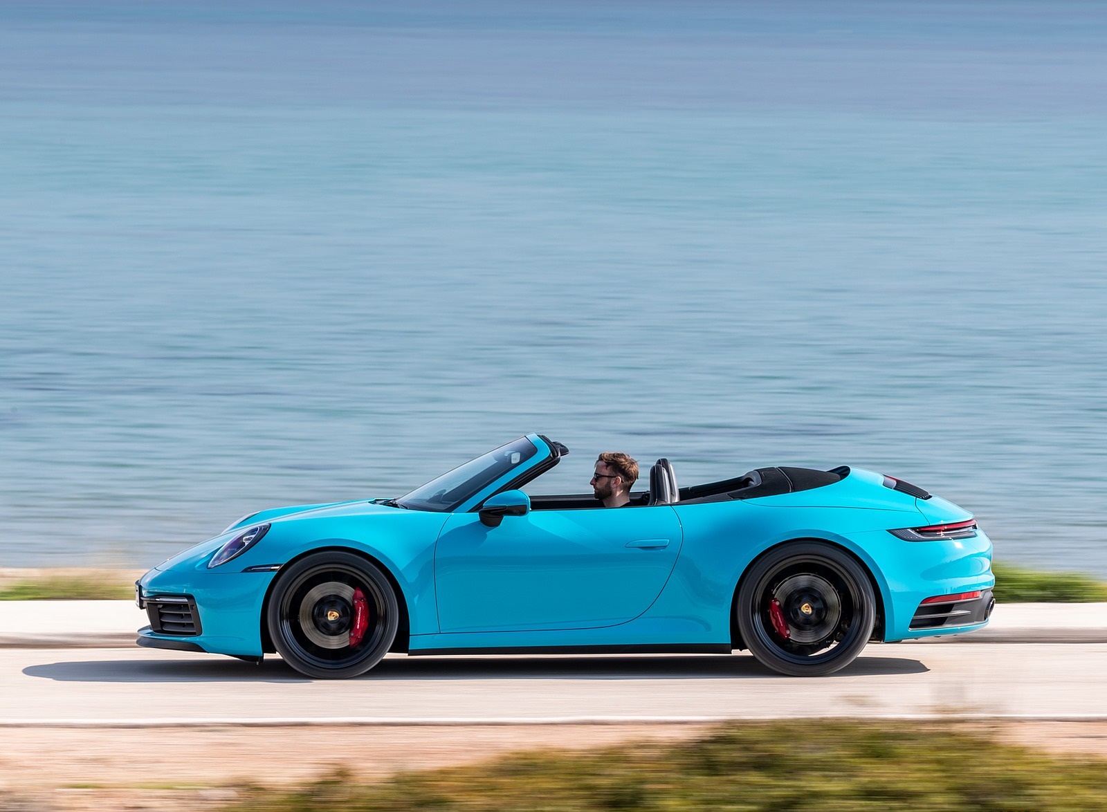 2020 Porsche 911 Carrera S Cabriolet (Color: Miami Blue) Side Wallpapers #92 of 193