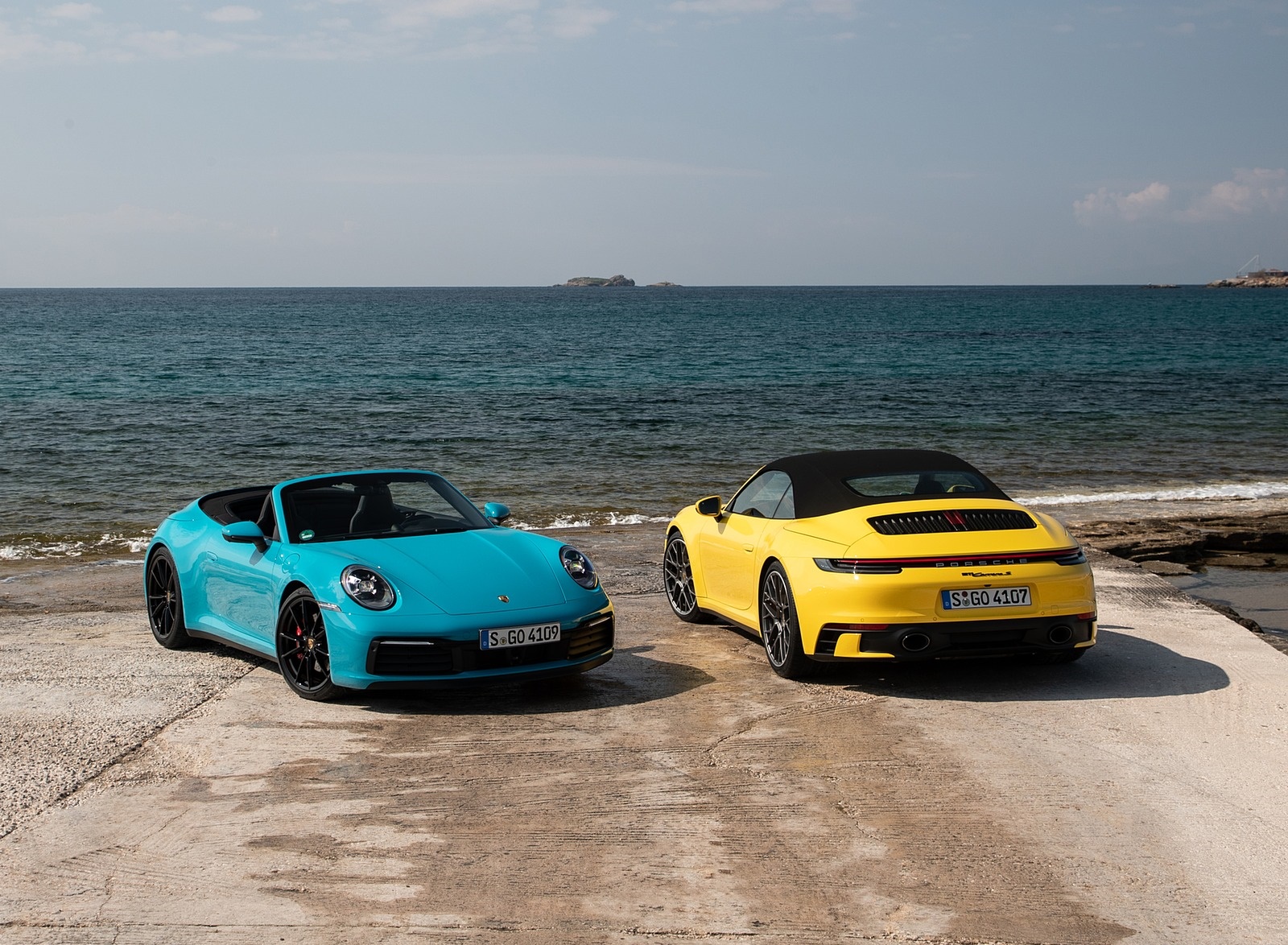 2020 Porsche 911 Carrera S Cabriolet (Color: Miami Blue) Wallpapers #116 of 193