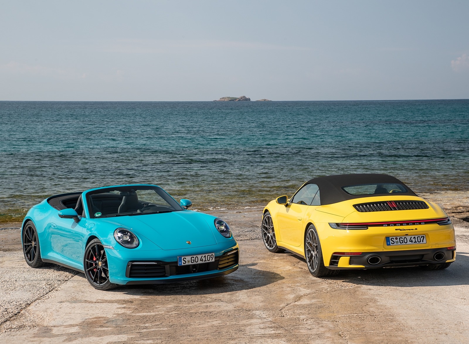 Porsche 911 Carrera голубая